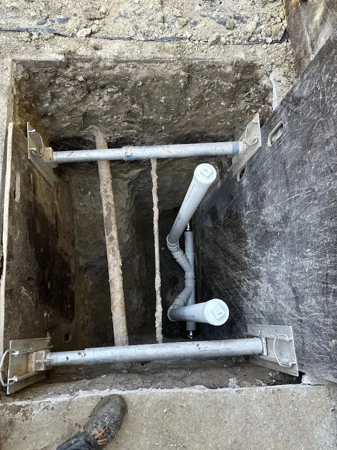 Experienced plumber completing Drain Cleaning work in Carthage